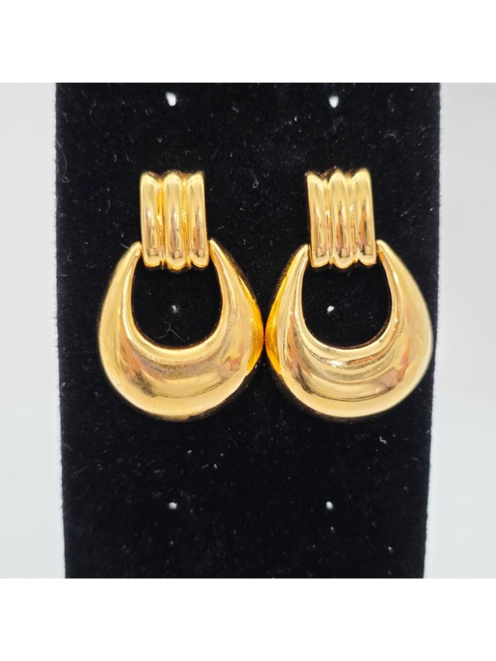 Vintage Napier Gold-Tone Crescent Clip-On Earrings With Ribbed Top Design - Picture 3 of 7